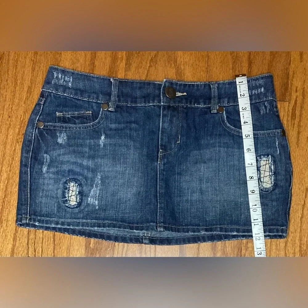 Decree Womens Distressed Denim Mini Skirt Dark Wash Low Rise Size 9 Cotton‎